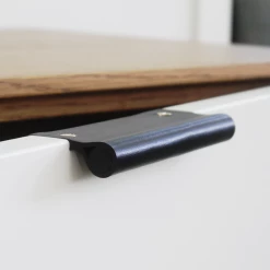 Chapman & Bose EP02 Leather Edge Pull: Matched Core HARDWARE