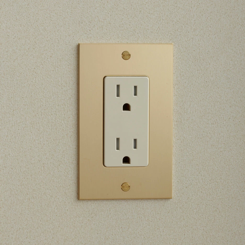 HARDWARE 1 Gang Outlet By Forbes & Lomax 1 HARDWARE 1 Gang Outlet By Forbes & Lomax